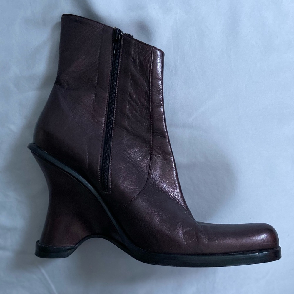 VINTAGE CESARE PACIOTTI  metallic raisin boots